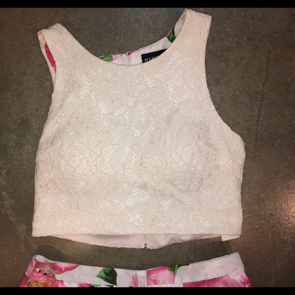 BRAND NEW PROM DRESS!! - Picture 5 of 6